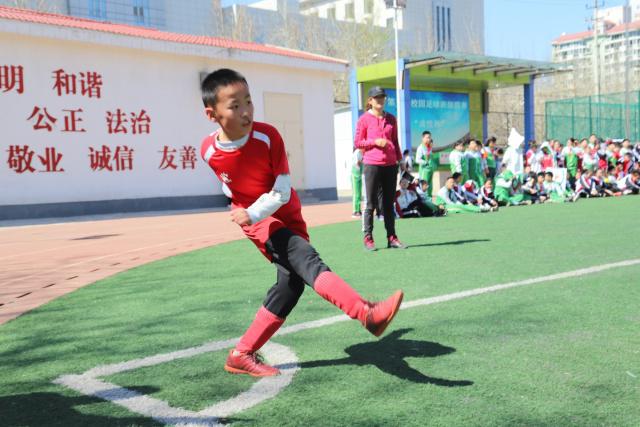 赵继伟18+10辽宁8人上双大胜深圳 总分2-0领先